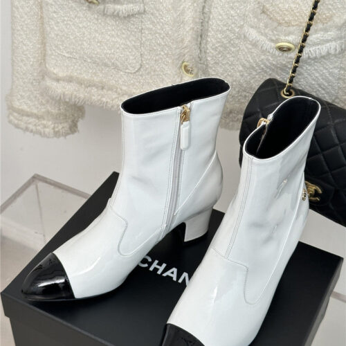 High Quality Luxury Chanel Double C Pointed Chunky Heel Ankle Boots – Style 25958