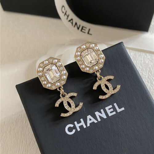 High Quality Luxury Chanel Octagonal Crystal Pendant Double C Earrings product detail