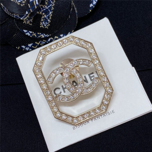 High Quality Luxury Chanel Pearl Diamond Hollow Brooch product detail