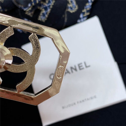 High Quality Luxury Chanel Pearl Diamond Hollow Brooch product detail