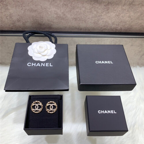 High Quality Luxury Chanel Corrugated Round C Earrings
