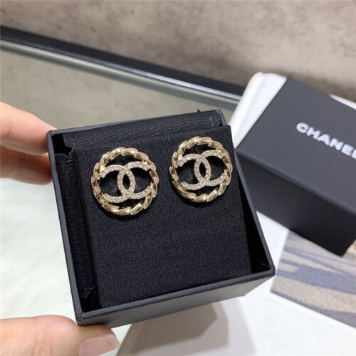 High Quality Luxury Chanel Corrugated Round C Earrings alternate view