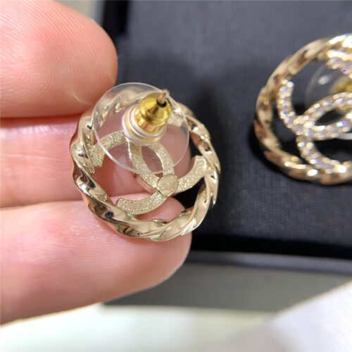 High Quality Luxury Chanel Corrugated Round C Earrings product detail