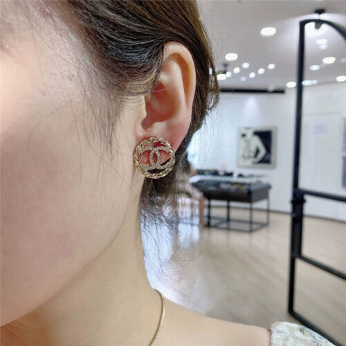 High Quality Luxury Chanel Corrugated Round C Earrings product detail