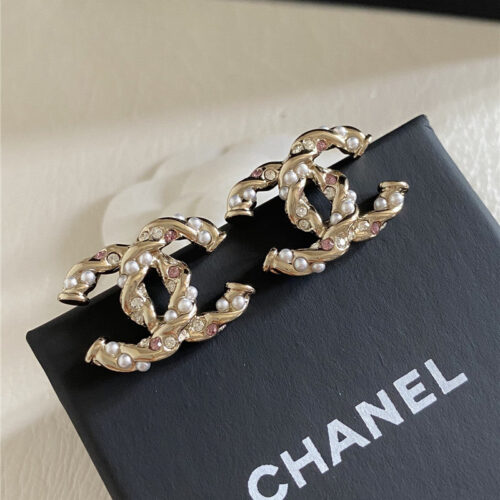 High Quality Luxury Chanel Twist Purple Drill Earrings product detail