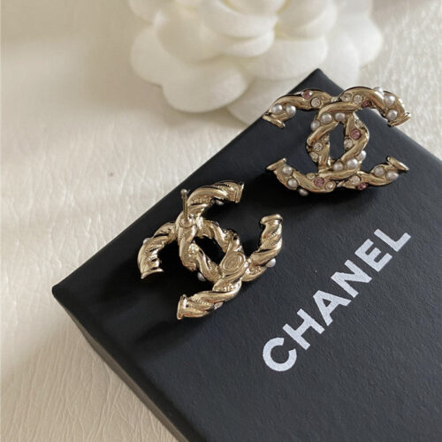 High Quality Luxury Chanel Twist Purple Drill Earrings product detail