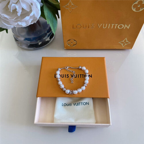 High Quality Luxury Louis Vuitton New Pearl Necklace Bracelet