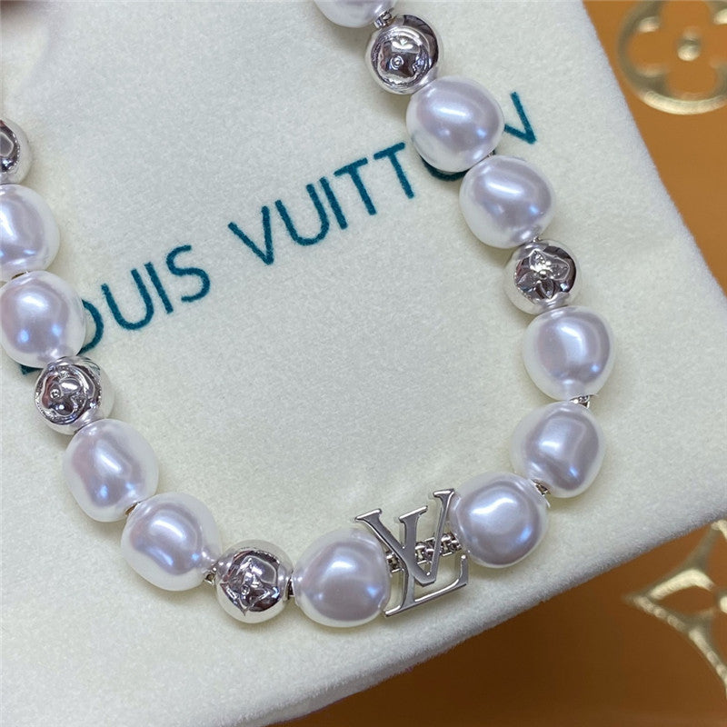 High Quality Luxury Louis Vuitton New Pearl Necklace Bracelet product detail