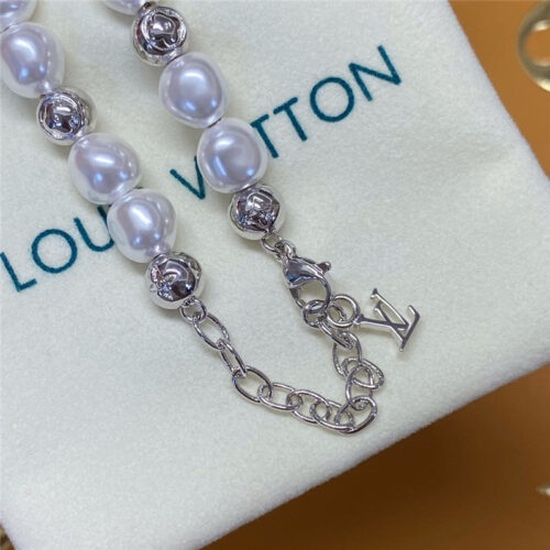 High Quality Luxury Louis Vuitton New Pearl Necklace Bracelet product detail