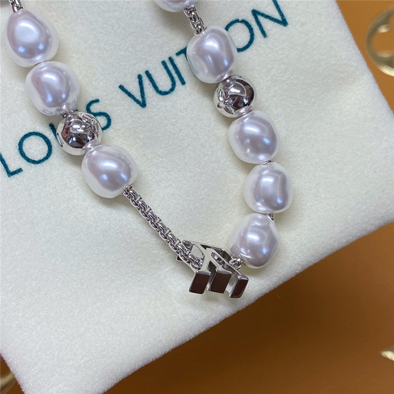 High Quality Luxury Louis Vuitton New Pearl Necklace Bracelet product detail