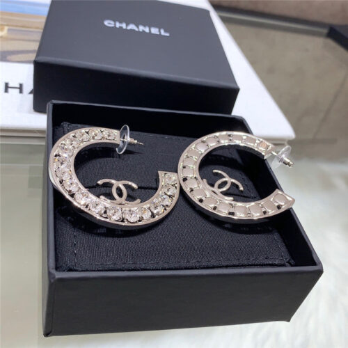 High Quality Luxury Chanel Hollow Curved Diamond Earrings product detail