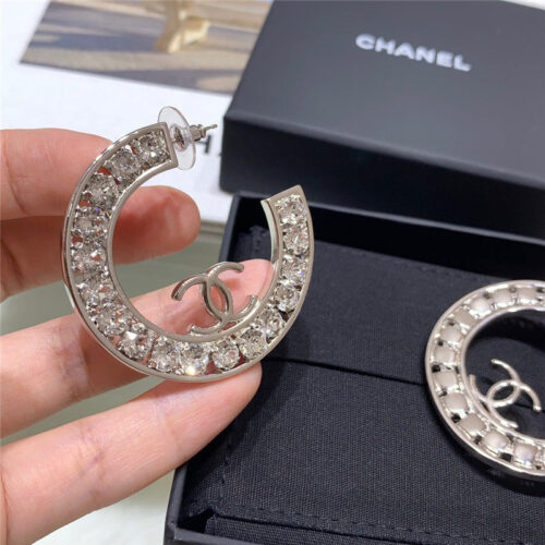 High Quality Luxury Chanel Hollow Curved Diamond Earrings product detail