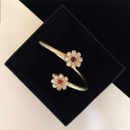 High Quality Luxury Chanel Daisy Bracelet