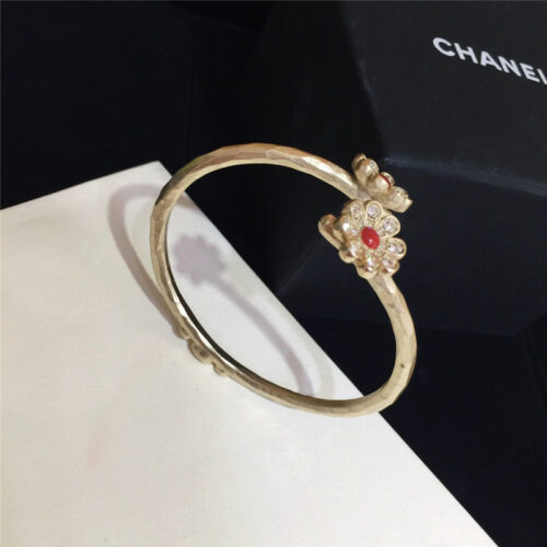 High Quality Luxury Chanel Daisy Bracelet product detail