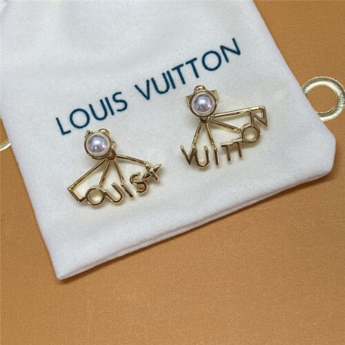 High Quality Luxury Louis Vuitton Green Asymmetric Letter Earrings
