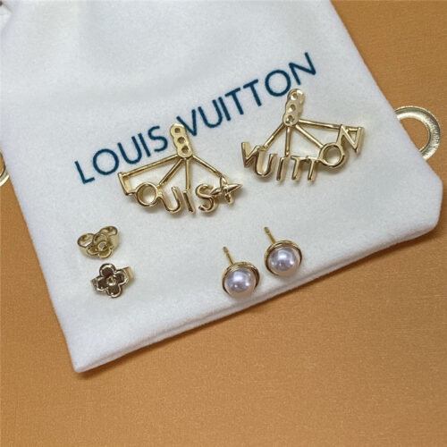High Quality Luxury Louis Vuitton Green Asymmetric Letter Earrings product detail