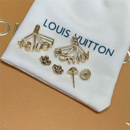 High Quality Luxury Louis Vuitton Green Asymmetric Letter Earrings product detail