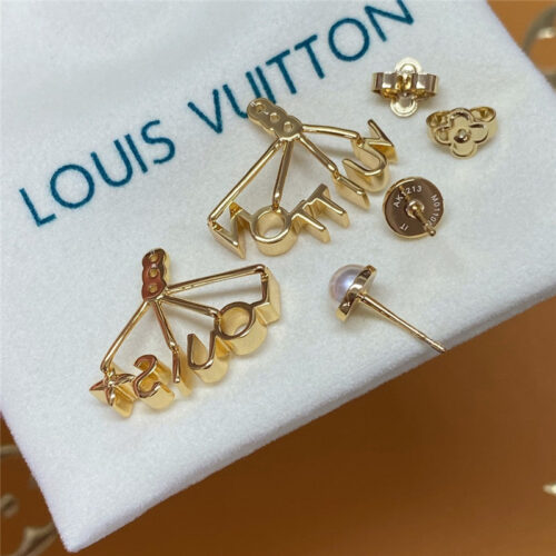 High Quality Luxury Louis Vuitton Green Asymmetric Letter Earrings product detail