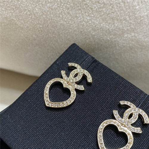 High Quality Luxury Chanel Peach Heart Double C Earrings product detail