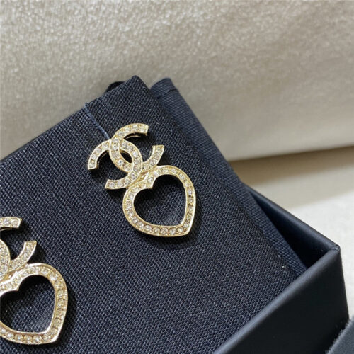 High Quality Luxury Chanel Peach Heart Double C Earrings product detail