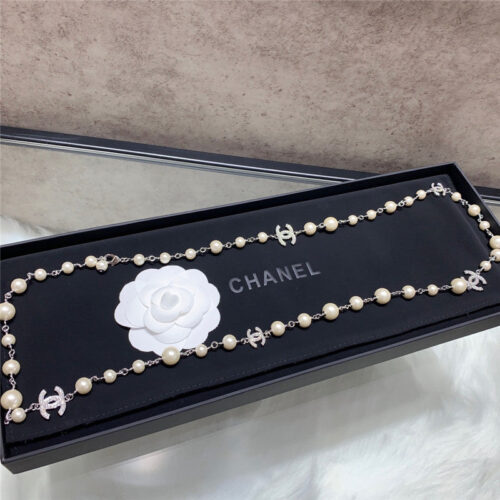 High Quality Luxury Chanel Pearl Sweater Chain alternate view