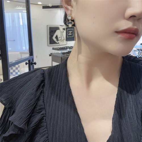 High Quality Luxury Chanel Black Gold Perfume Bottle Earrings product detail
