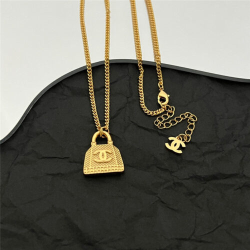 High Quality Luxury Chanel Middle-Aged Double C Necklace – Style 50193 product detail