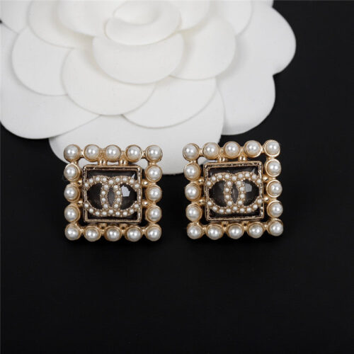 High Quality Luxury Chanel Square Pearl Earrings product detail