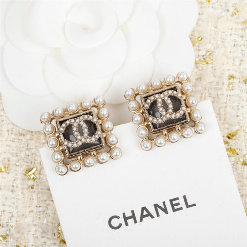 High Quality Luxury Chanel Square Pearl Earrings product detail