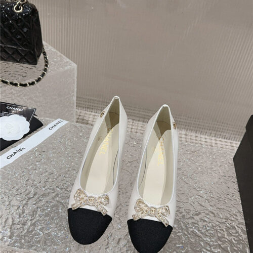 High Quality Luxury Chanel Round Toe Gold Chain Shoes alternate view