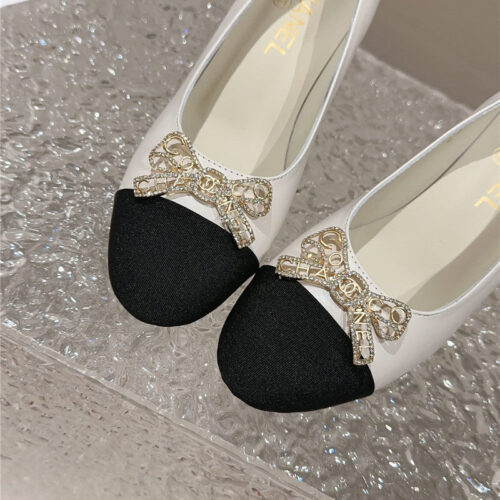 High Quality Luxury Chanel Round Toe Gold Chain Shoes product detail