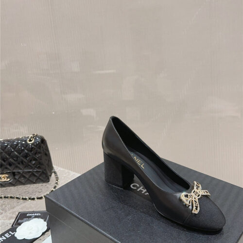 High Quality Luxury Chanel Round Toe Gold Chain Shoes – Style 27334 product detail
