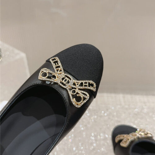High Quality Luxury Chanel Round Toe Gold Chain Shoes – Style 27334 product detail