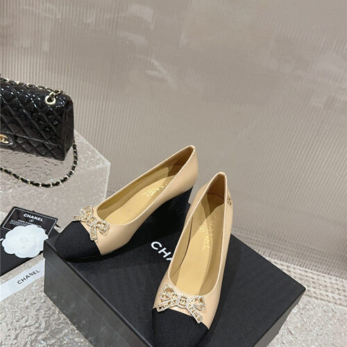 High Quality Luxury Chanel Round Toe Gold Chain Shoes – Style 23942 product detail