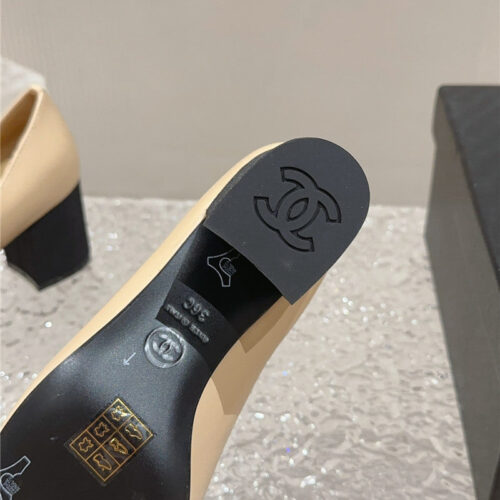 High Quality Luxury Chanel Round Toe Gold Chain Shoes – Style 23942 product detail
