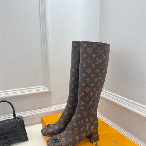 High Quality Luxury Louis Vuitton New V-Shaped Chunky Heel Boots – Style 80387