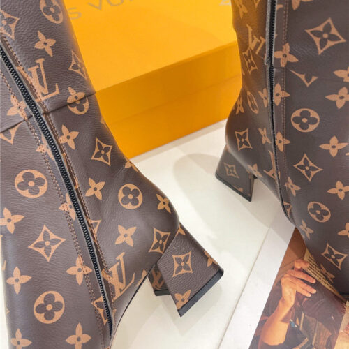 High Quality Luxury Louis Vuitton New V-Shaped Chunky Heel Boots – Style 80387 product detail