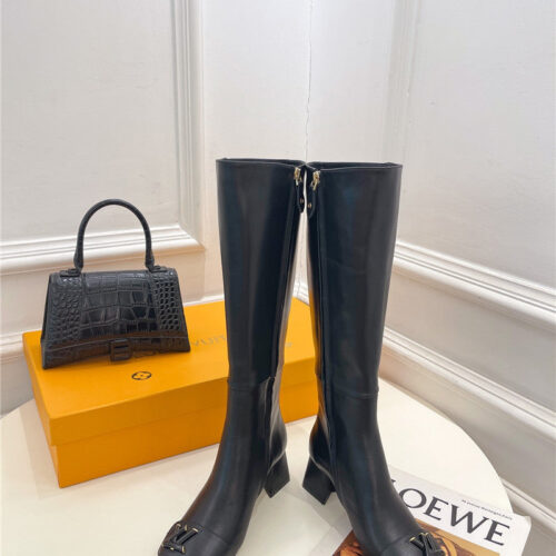 High Quality Luxury Louis Vuitton New V-Shaped Chunky Heel Boots – Style 70211 product detail