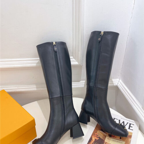 High Quality Luxury Louis Vuitton New V-Shaped Chunky Heel Boots – Style 70211 alternate view
