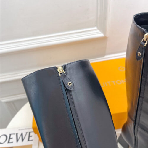 High Quality Luxury Louis Vuitton New V-Shaped Chunky Heel Boots – Style 70211 product detail