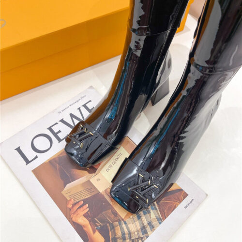 High Quality Luxury Louis Vuitton New V-Shaped Chunky Heel Boots – Style 25571 product detail
