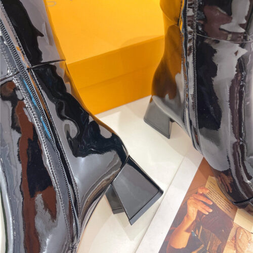 High Quality Luxury Louis Vuitton New V-Shaped Chunky Heel Boots – Style 25571 product detail