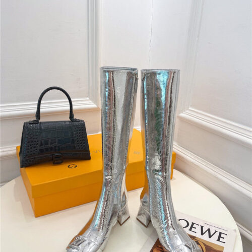 High Quality Luxury Louis Vuitton New V-Shaped Chunky Heel Boots – Style 79235 alternate view