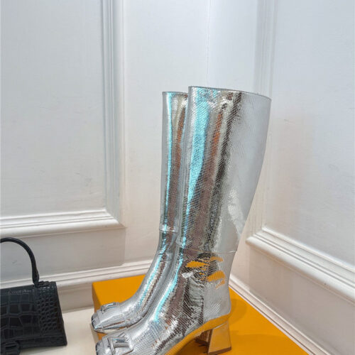 High Quality Luxury Louis Vuitton New V-Shaped Chunky Heel Boots – Style 79235