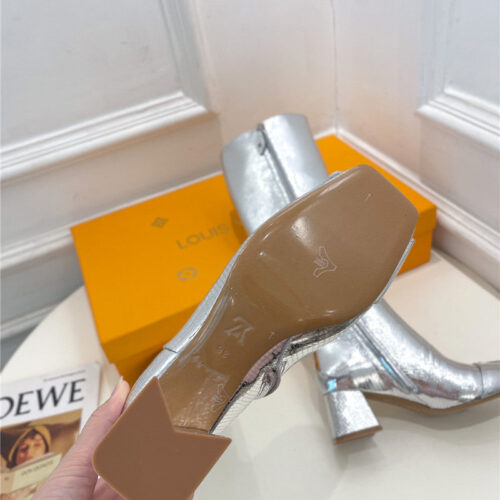 High Quality Luxury Louis Vuitton New V-Shaped Chunky Heel Boots – Style 79235 product detail