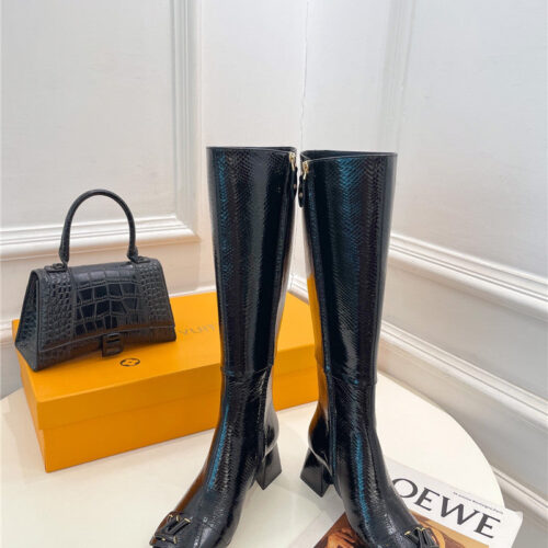 High Quality Luxury Louis Vuitton New V-Shaped Chunky Heel Boots – Style 24419 alternate view