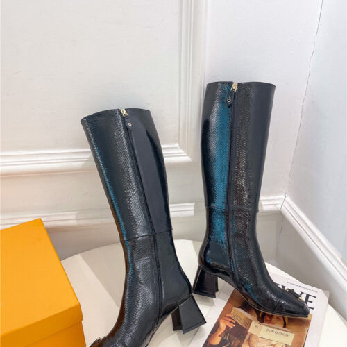 High Quality Luxury Louis Vuitton New V-Shaped Chunky Heel Boots – Style 24419 product detail