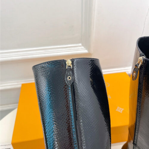 High Quality Luxury Louis Vuitton New V-Shaped Chunky Heel Boots – Style 24419 product detail
