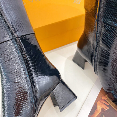High Quality Luxury Louis Vuitton New V-Shaped Chunky Heel Boots – Style 24419 product detail