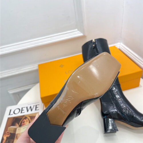 High Quality Luxury Louis Vuitton New V-Shaped Chunky Heel Boots – Style 24419 product detail
